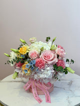 Tender & Shy Elegance — Roses, Hydrangeas & Eucalyptus