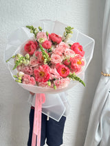 I love peonies - peonies, garden roses, hydrangeas and other flowers.