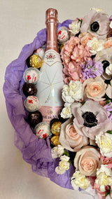 «Floral champagne» - box with sparkling wine, sweets and assorted flowers.