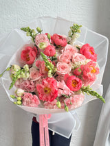 I love peonies - peonies, garden roses, hydrangeas and other flowers.