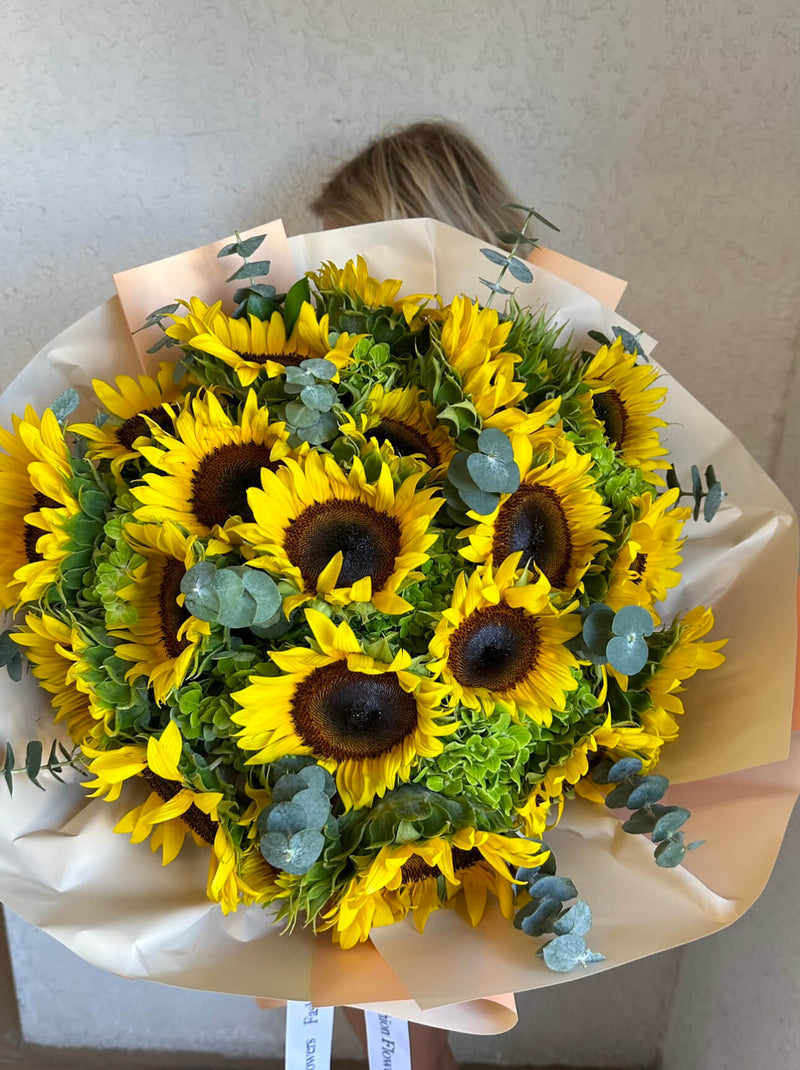SUNFLOWER LOVER - Round Bouquet of Sunflowers, Hydrangea & Eucalyptus