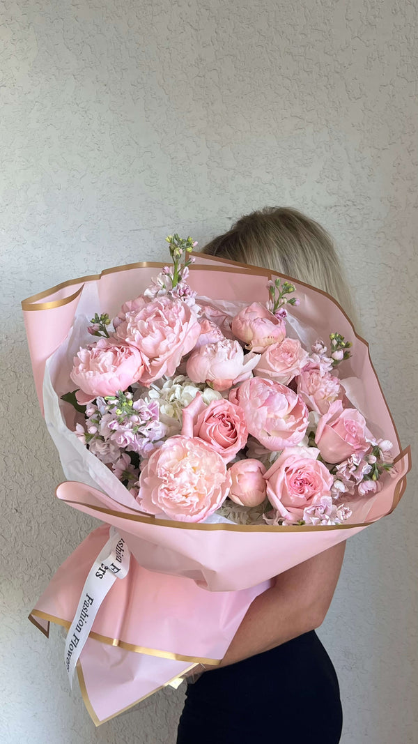Flawless Pink: rosas rosadas de jardín, peonías, hortensias y flores comunes