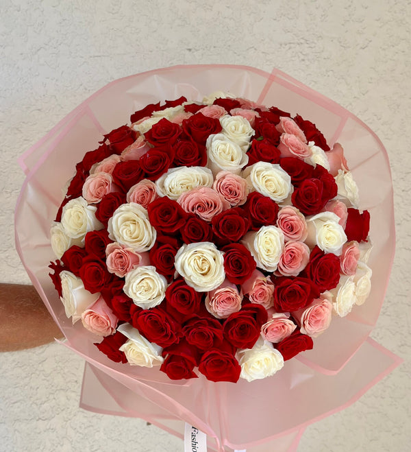 Pretty Mix - Linda mistura de rosas vermelhas, brancas e rosa