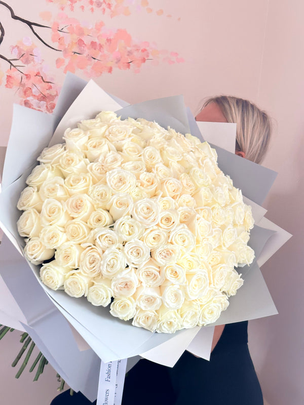 Pure Elegance – Luxury White Roses Bouquet