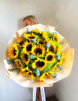 SUNFLOWER LOVER - Round Bouquet of Sunflowers, Hydrangea & Eucalyptus