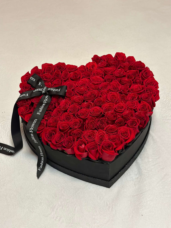 TE AMO - rosas vermelhas brilhantes no coração | Caixa em formato