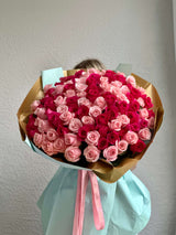 Arranjo personalizado - crie o seu próprio com rosas, peônias e tulipas