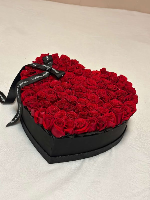 TE AMO - Rosas rojas brillantes en el corazón | Caja con forma