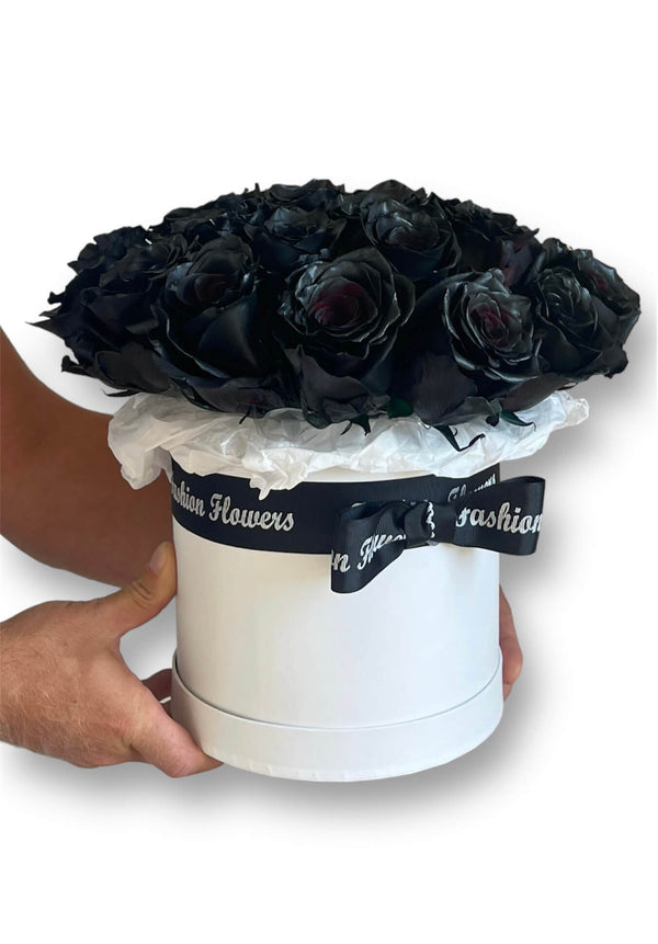 Negro en Blanco - Elegantes Rosas Negras en Caja Blanca
