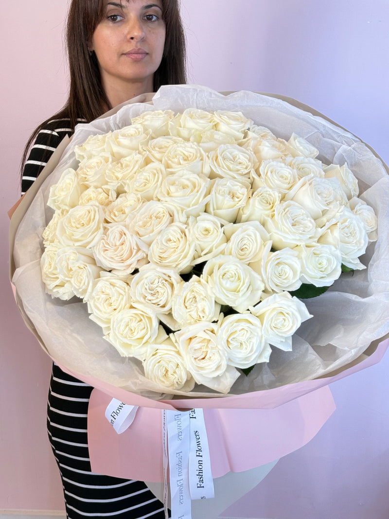 Pure Elegance – Luxury White Roses Bouquet
