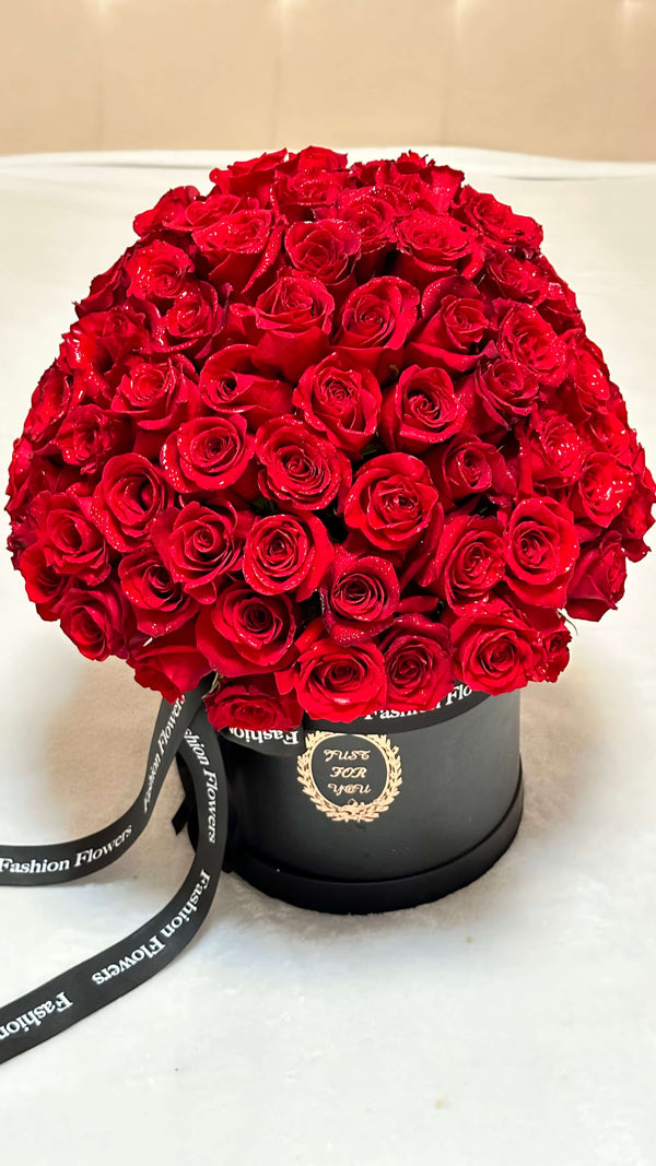 Elegancia clásica - 100 rosas rojas.