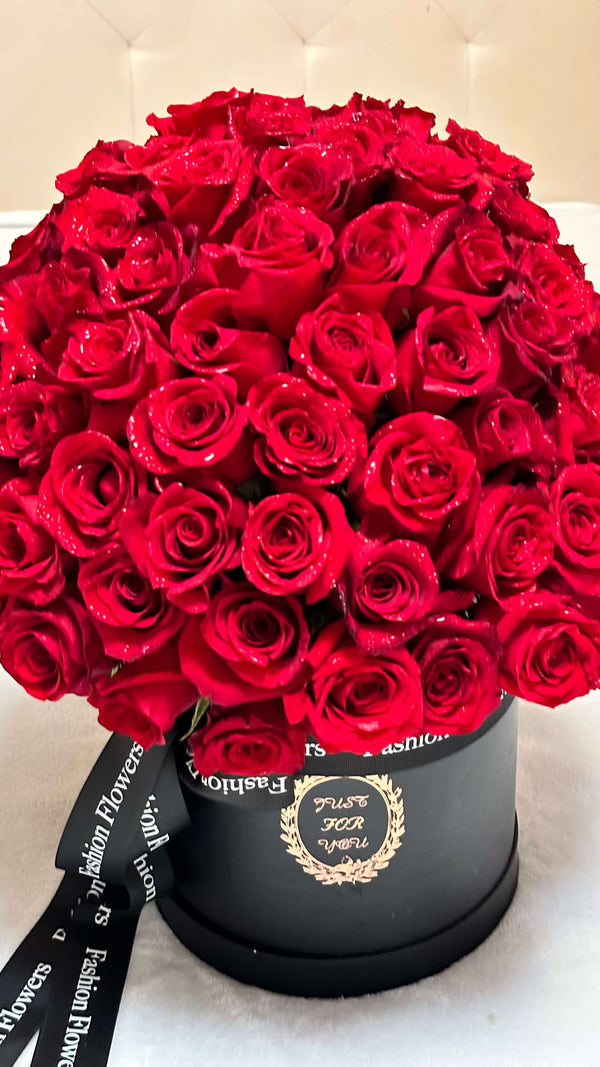 Elegancia clásica - 100 rosas rojas.