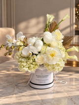 White Gold ✨ – Luxury White & Gold Flower Arrangement by Fashion Flowers