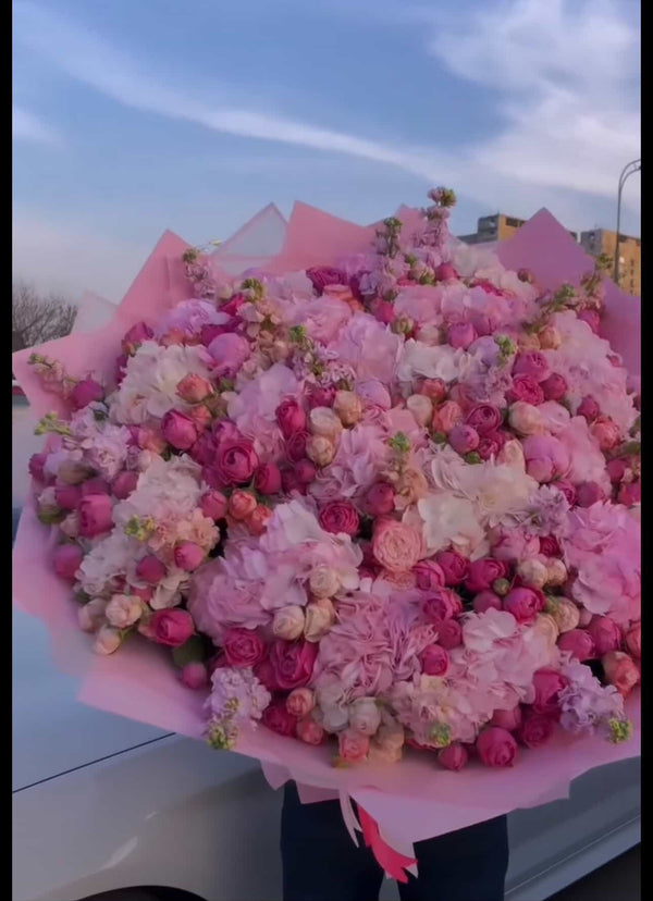 Royal Pink Symphony — Mega Luxury Bouquet