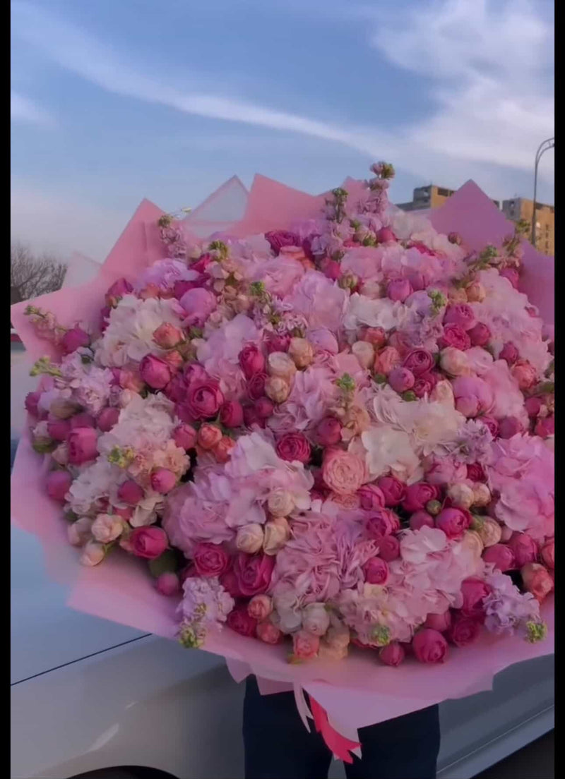 Royal Pink Symphony — Mega Luxury Bouquet