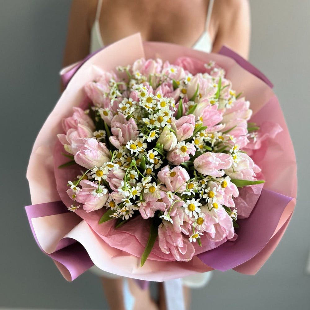 tulips-and-matrikaria-